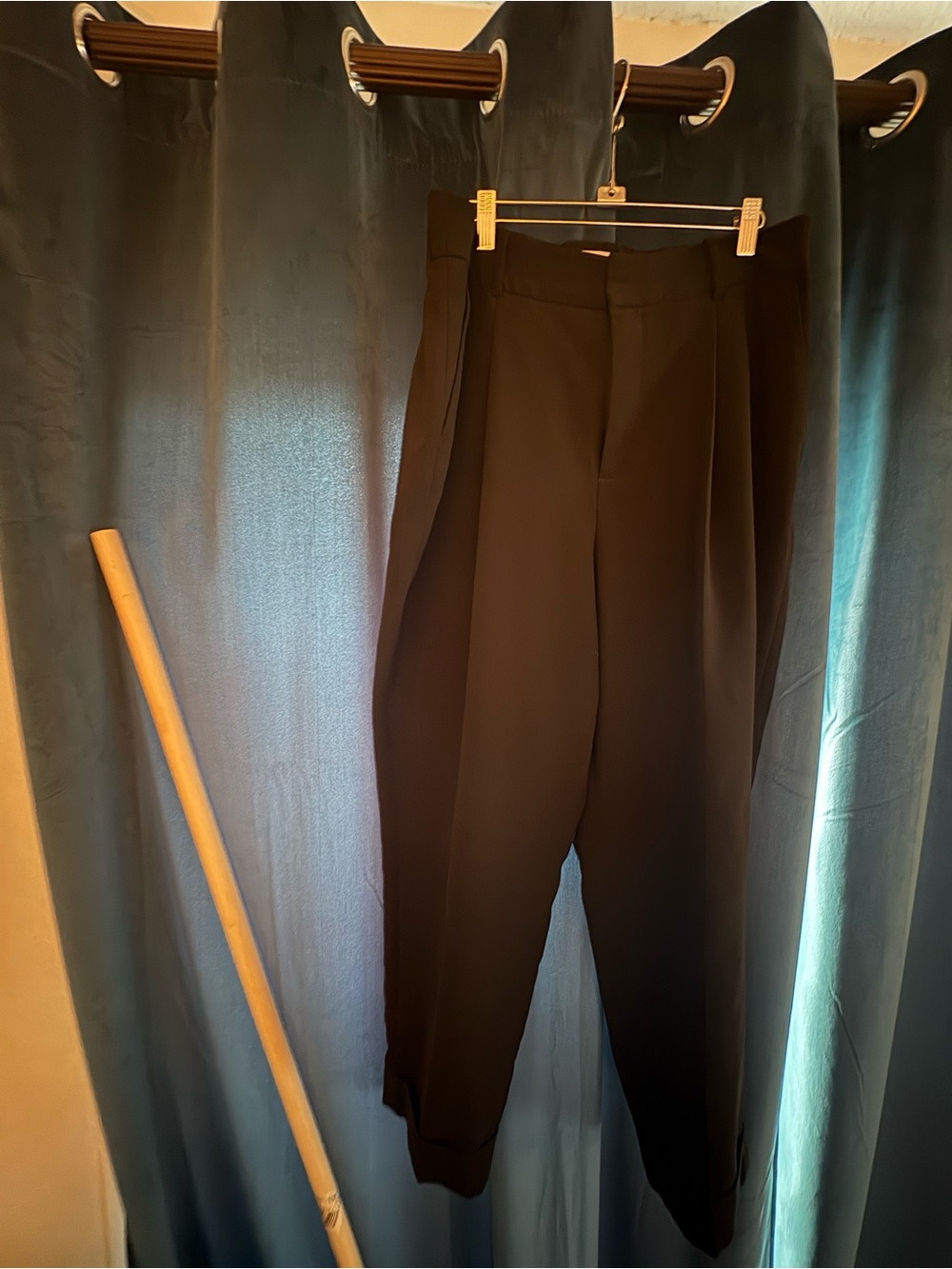 Simons Black Pleated women’s dress pants, ankle length.